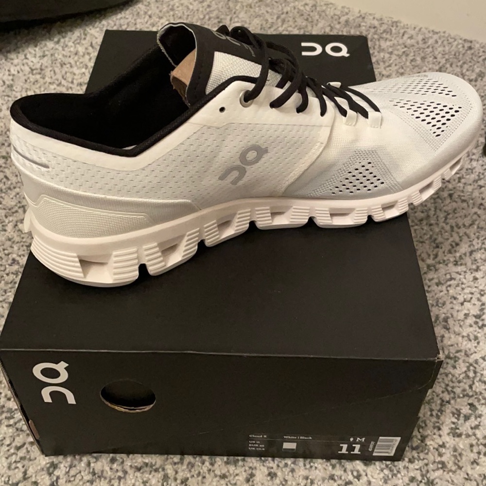 ON Mens Cloud X *NIB*